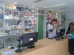 Horarios: Farmacia: lunes a viernes de 8 a 16.30 horas. Enfermería: lunes a viernes de 9 a 15.45 horas.